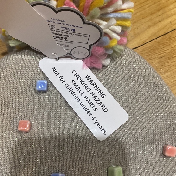 Toddlers Girls Hat and gloves set. - Picture 2 of 4